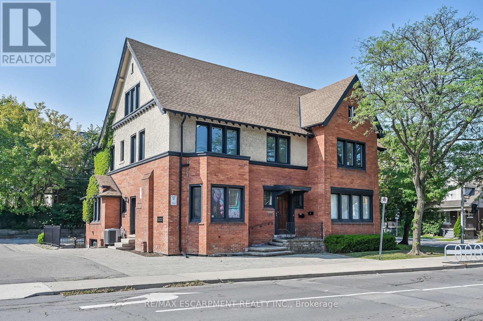 235 Queen Street S, Hamilton, Ontario  L8P 3T1 - Photo 1 - X13484598
