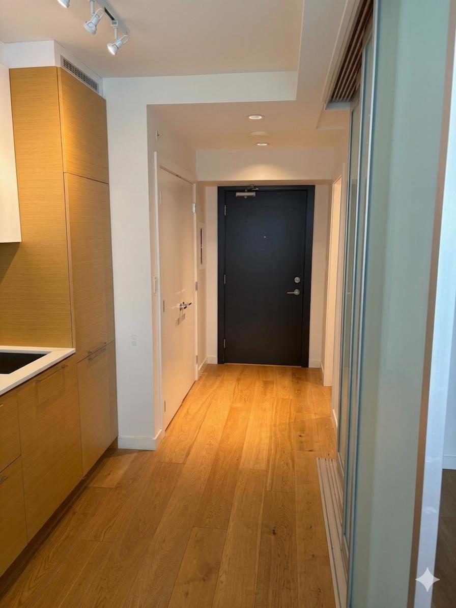 25xx 13438 Central Avenue, Surrey, British Columbia  V3T 0N2 - Photo 2 - R3139526