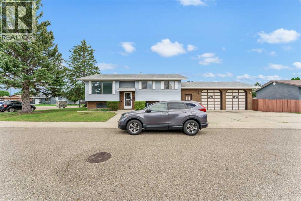 13 Rossland Place Se, Medicine Hat, Alberta  T1B 1Z8 - Photo 2 - A2323649