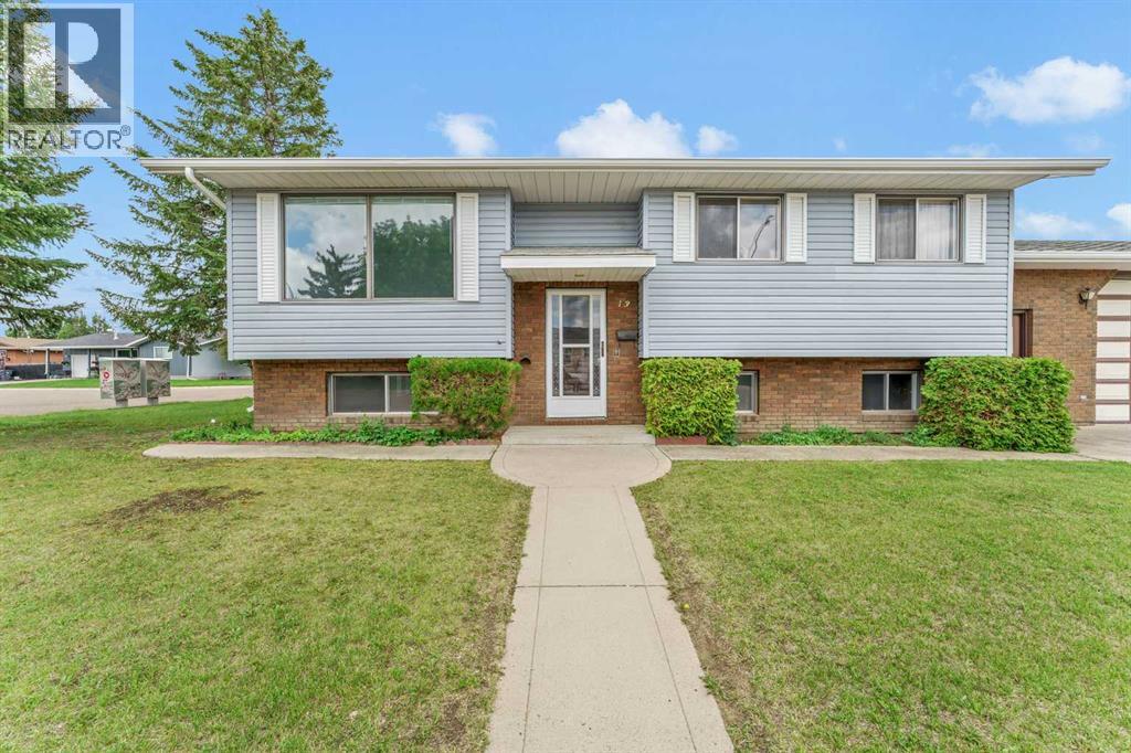 13 Rossland Place Se, Medicine Hat, Alberta  T1B 1Z8 - Photo 1 - A2323649