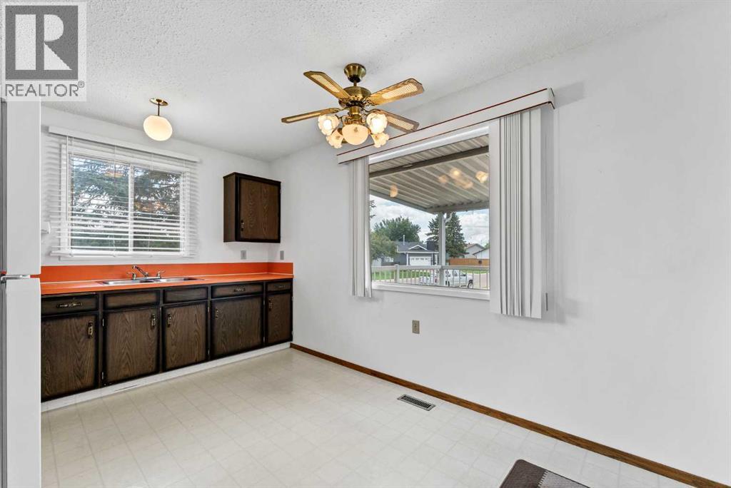 13 Rossland Place Se, Medicine Hat, Alberta  T1B 1Z8 - Photo 12 - A2323649