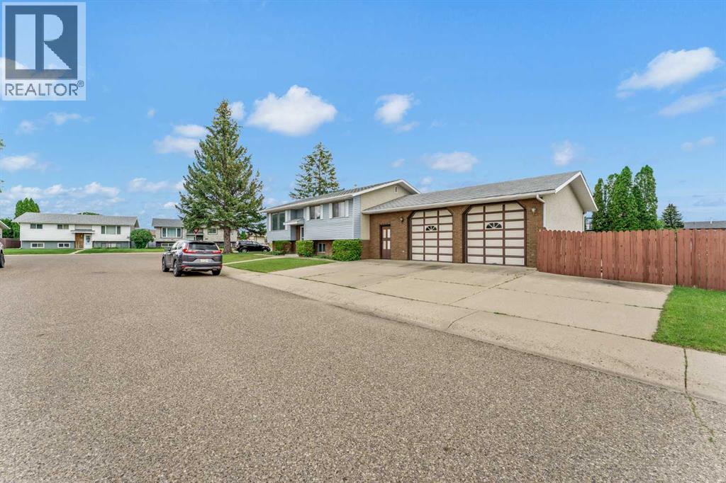 13 Rossland Place Se, Medicine Hat, Alberta  T1B 1Z8 - Photo 4 - A2323649