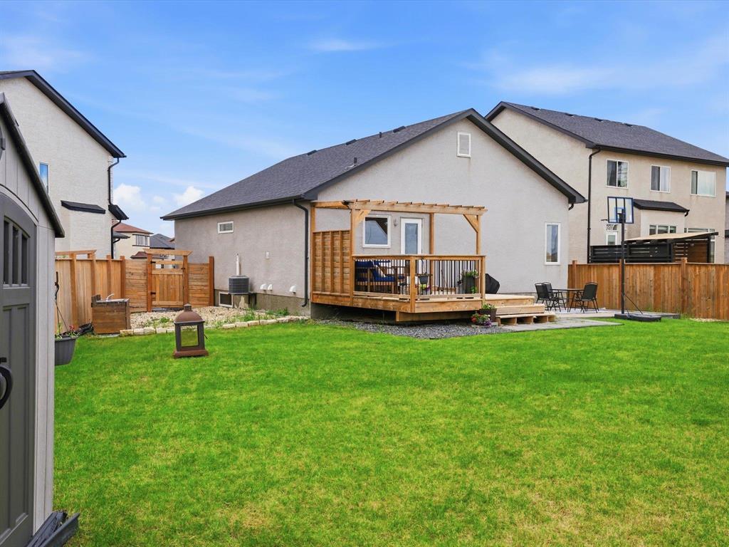 27 Finchfield Court, Winnipeg, Manitoba  R3Y 0V2 - Photo 33 - 202614654