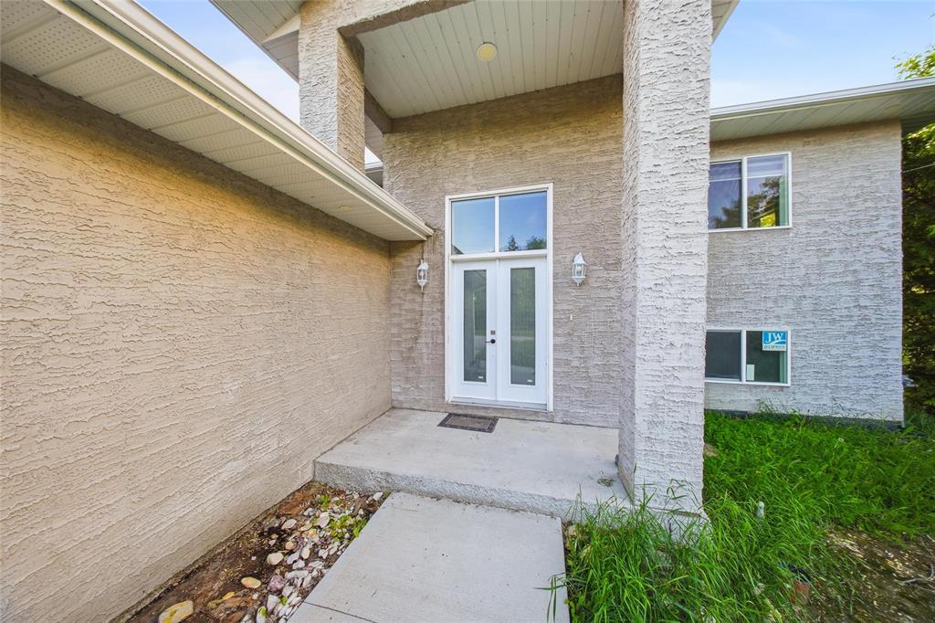 322 Taylor Avenue, Selkirk, Manitoba  R1A 1G8 - Photo 2 - 202614840