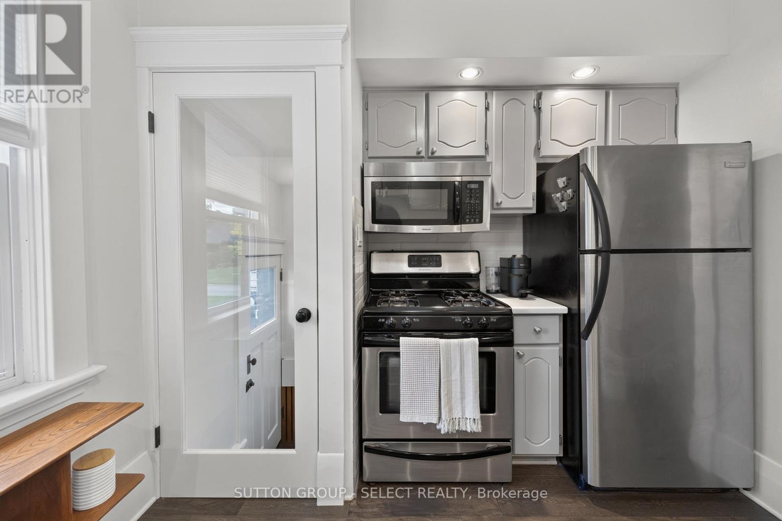 21 Foxbar Road, London South, Ontario  N6C 2A6 - Photo 10 - X13484948