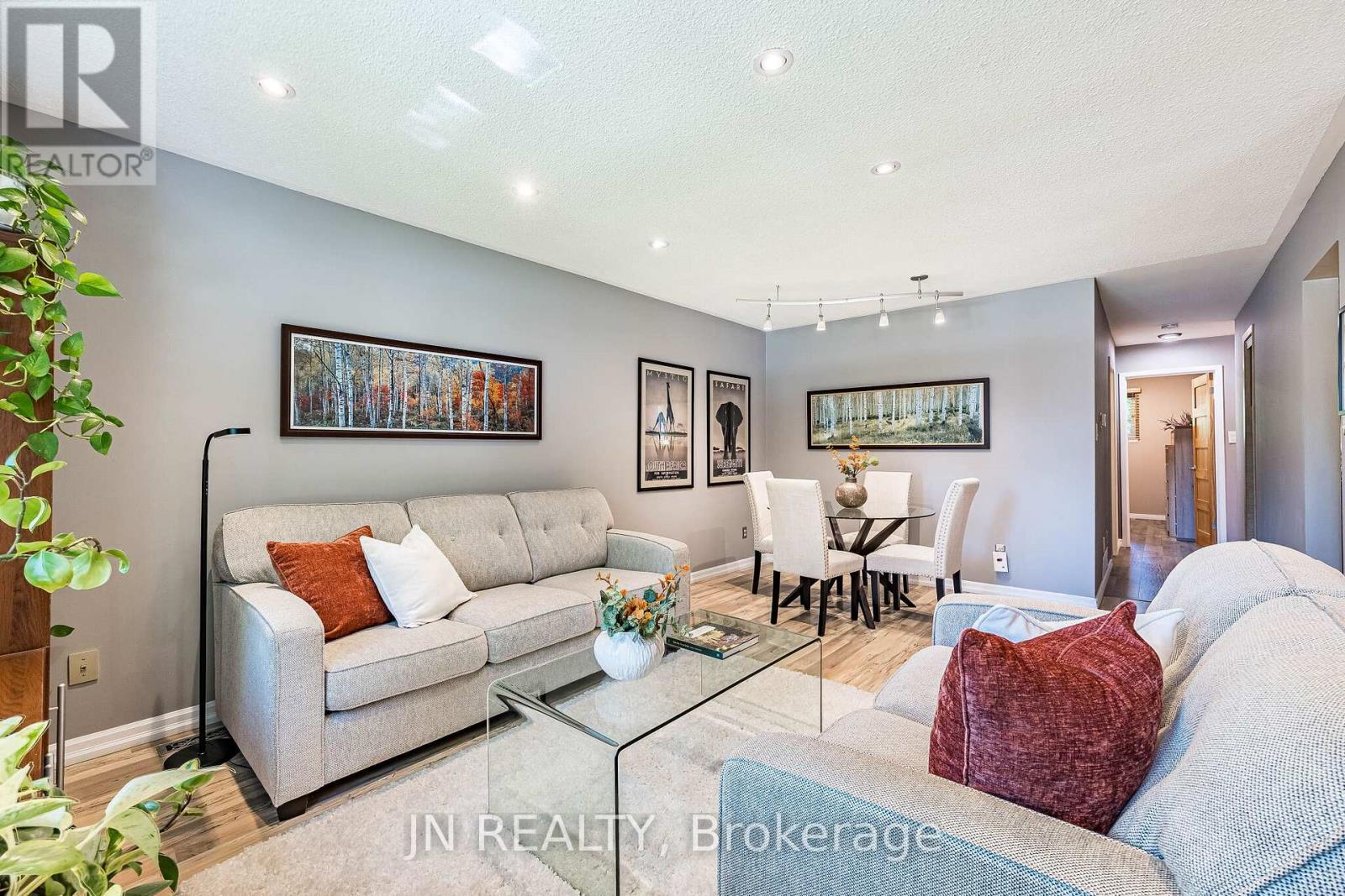 32 Barkwood Court, Brampton, Ontario  L6V 2C3 - Photo 9 - W13483846