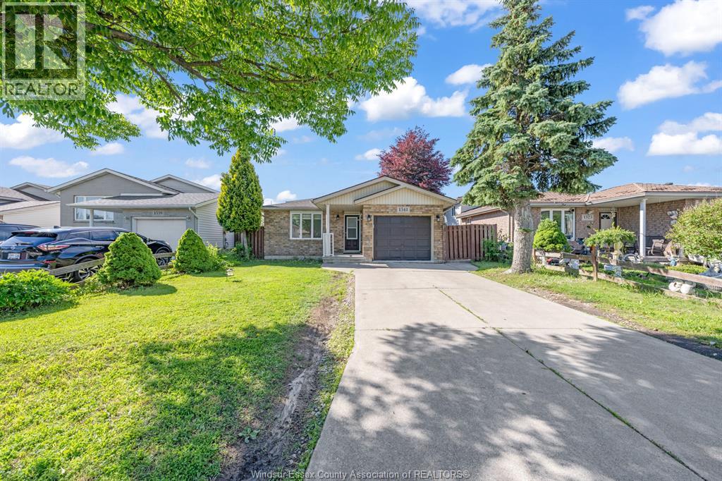 1541 Foster, Windsor, Ontario  N8W 5P8 - Photo 1 - 26015060