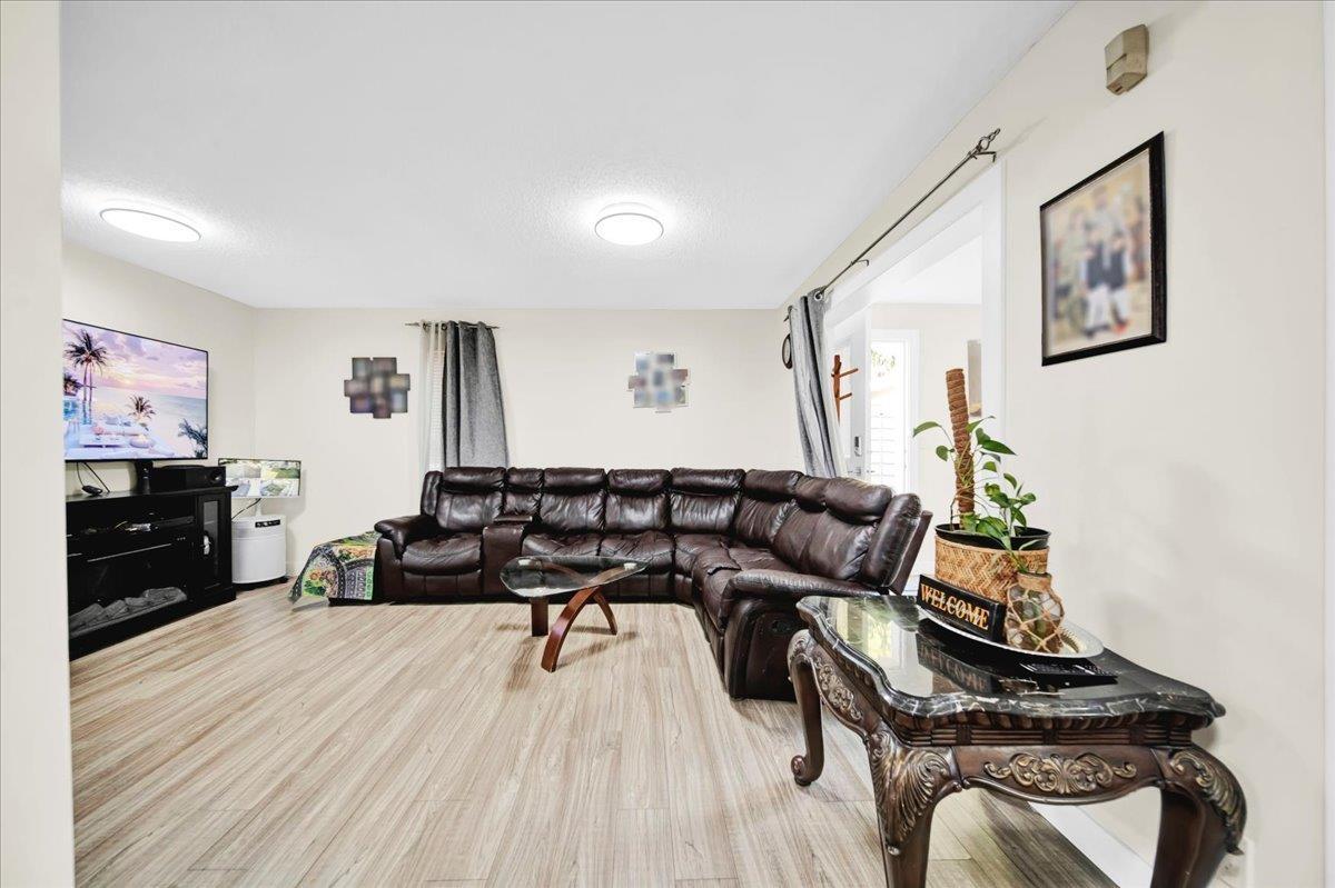 13504 79a Avenue, Surrey, British Columbia  V3W 2Z2 - Photo 4 - R3139450