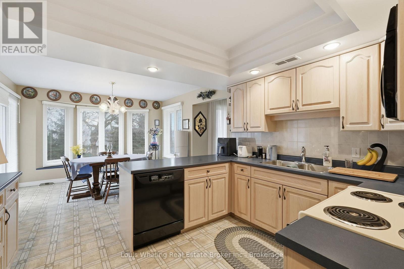 711 21st A Avenue, Hanover, Ontario N4N 3M2 - Photo 3 - X13484800