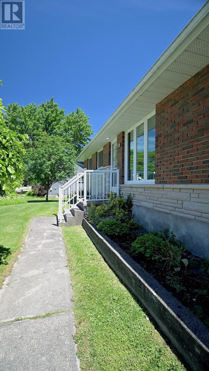 1735 6th Avenue E, Owen Sound, Ontario  N4K 2V9 - Photo 2 - X13484934
