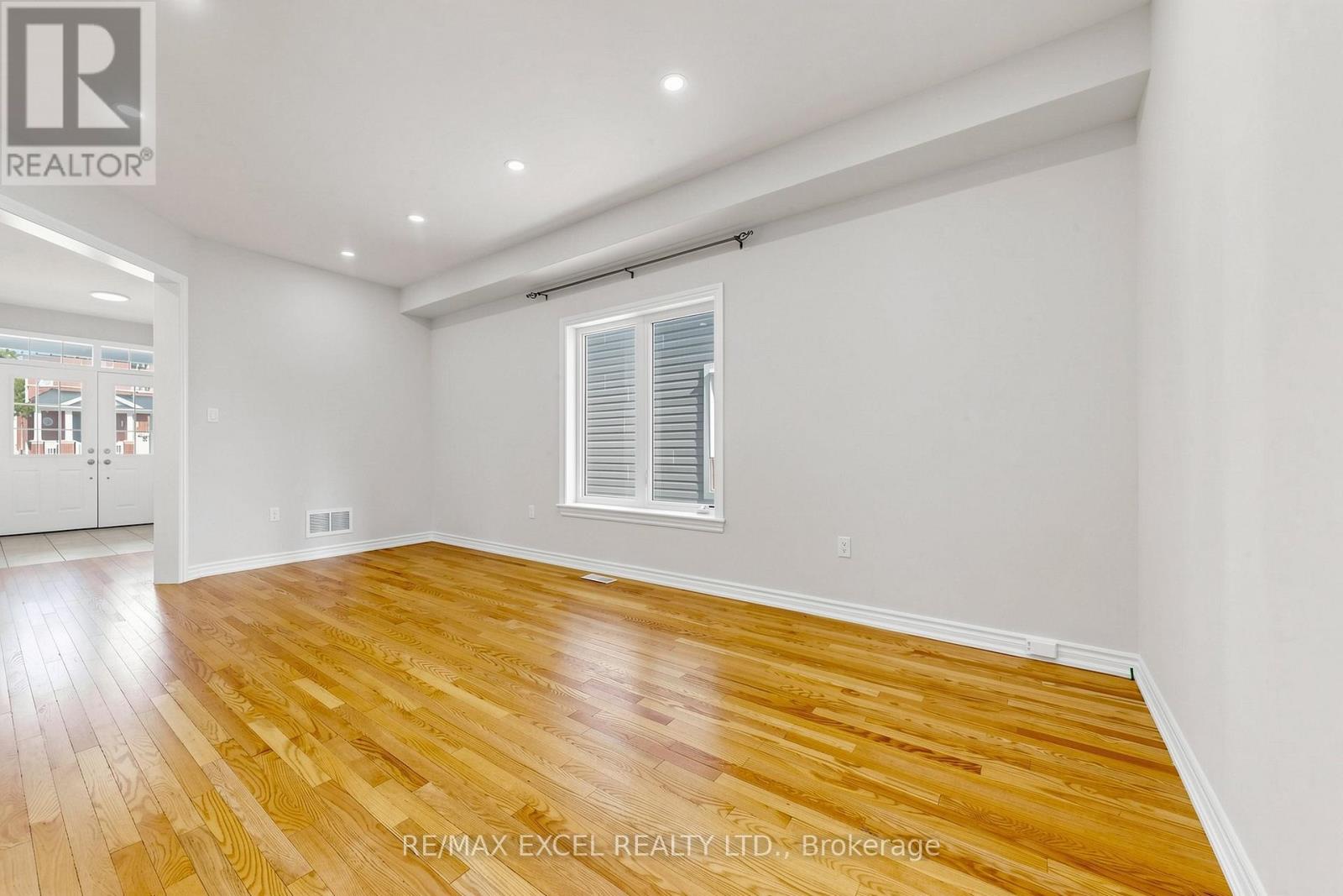29 Bamburg Street N, Georgina, Ontario  L0E 1R0 - Photo 4 - N13483146