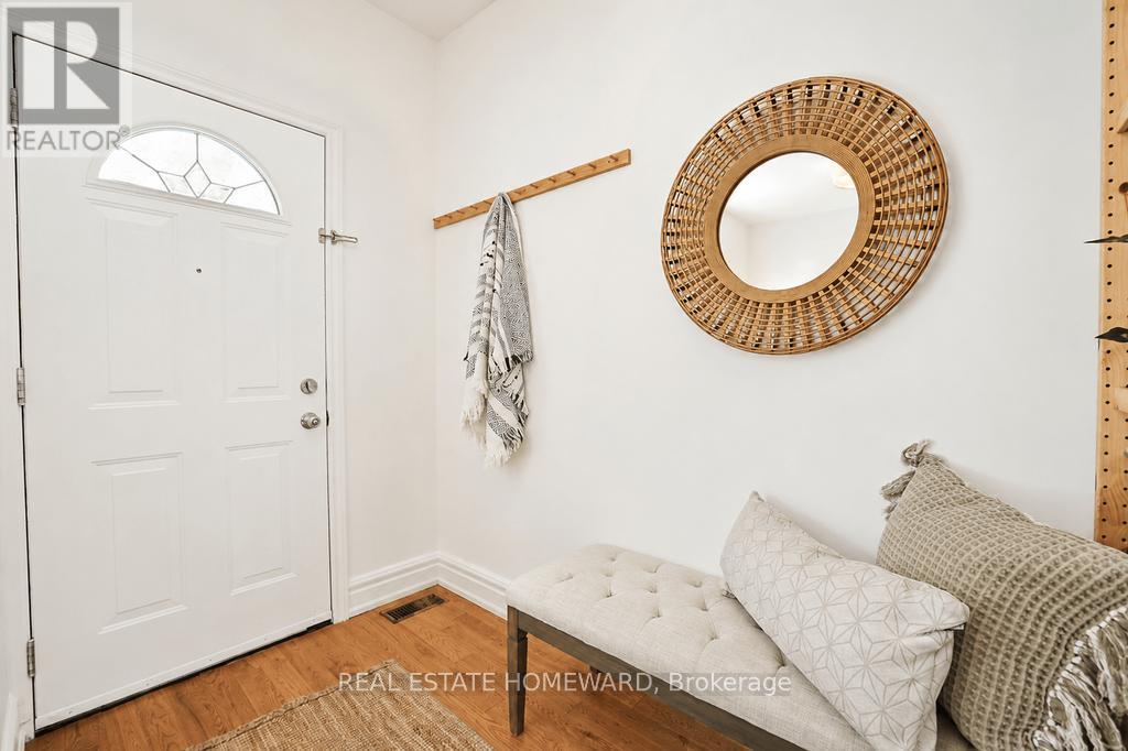 91 Carlaw Avenue, Toronto, Ontario  M4M 2R6 - Photo 19 - E13484958