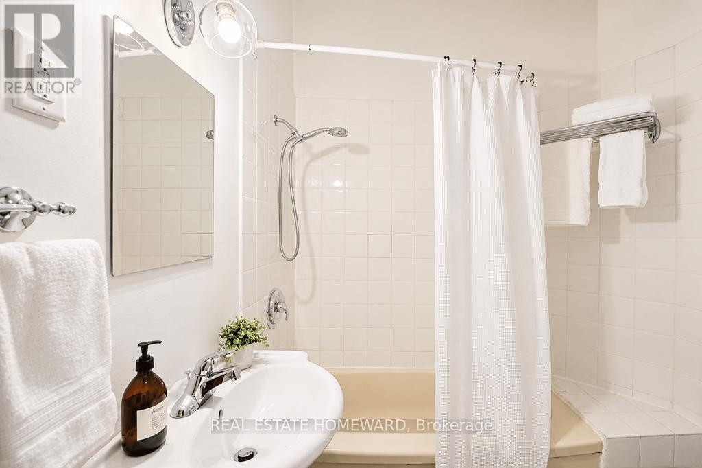91 Carlaw Avenue, Toronto, Ontario  M4M 2R6 - Photo 22 - E13484958