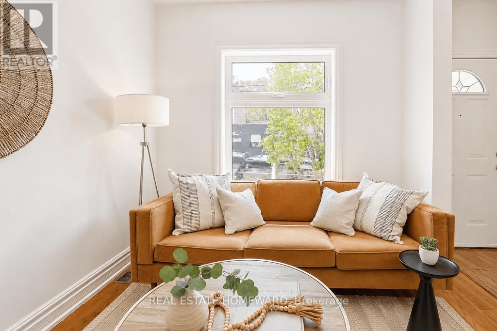 91 Carlaw Avenue, Toronto, Ontario  M4M 2R6 - Photo 4 - E13484958