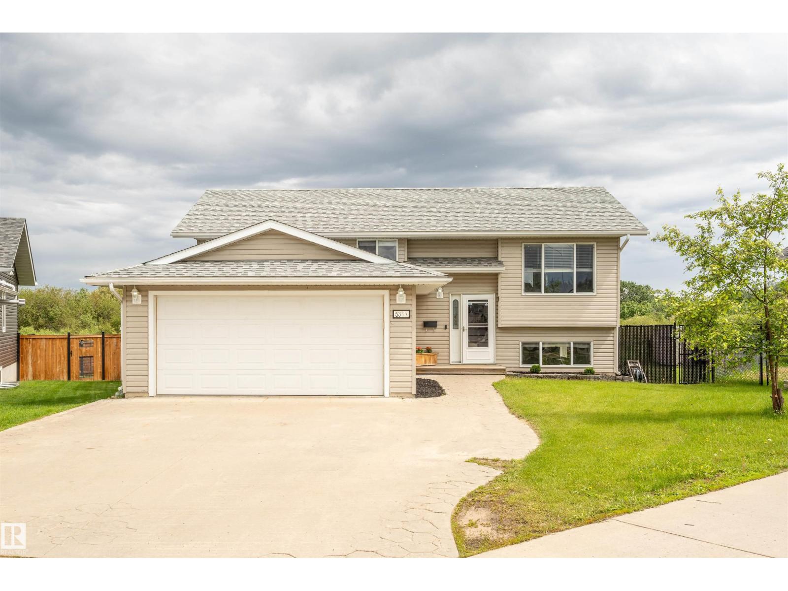 5317 60 St, Cold Lake, Alberta  T9M 1N8 - Photo 1 - E4495386