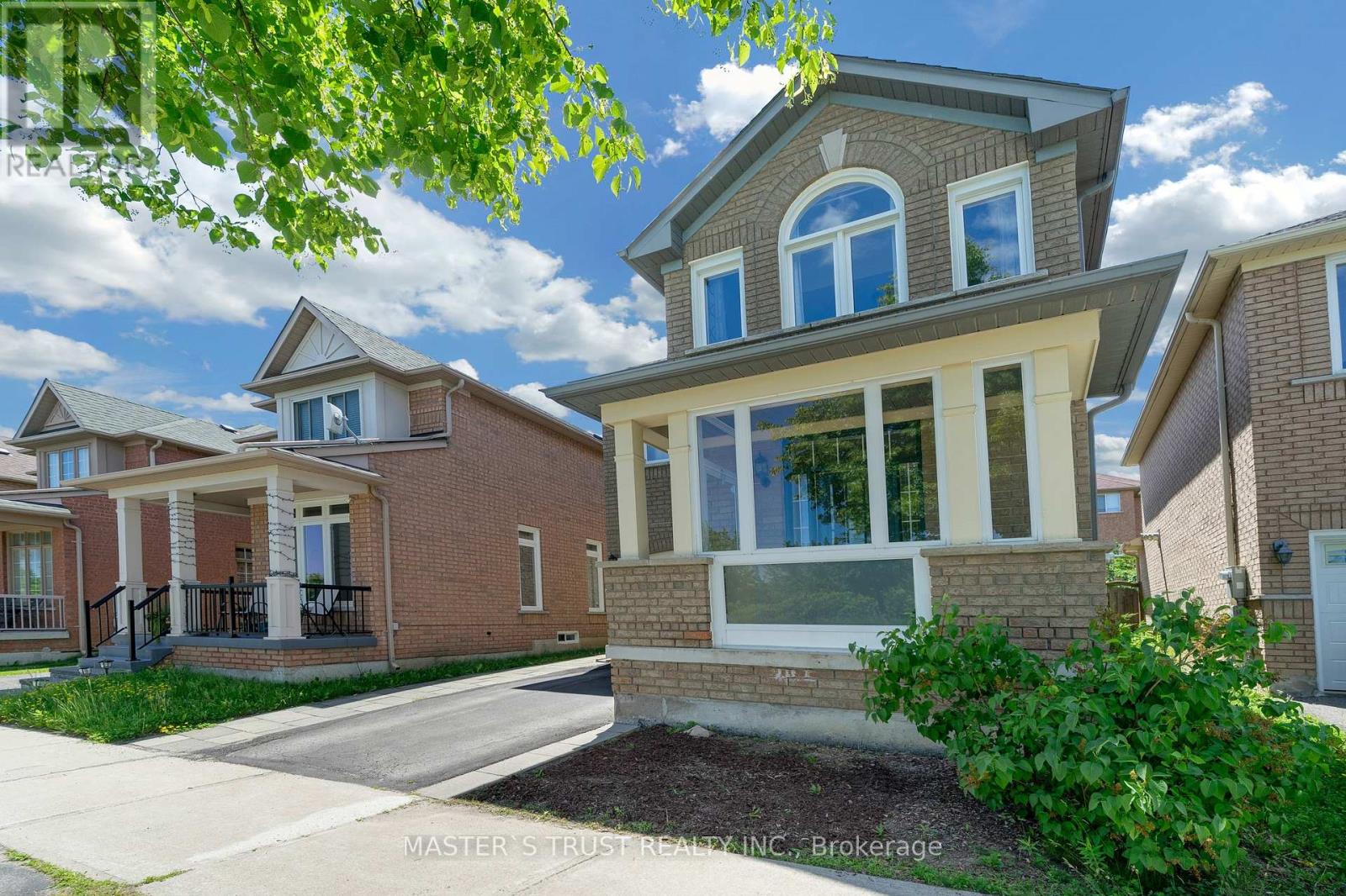 418 The Bridle Walk, Markham, Ontario  L6C 2M5 - Photo 2 - N13484700