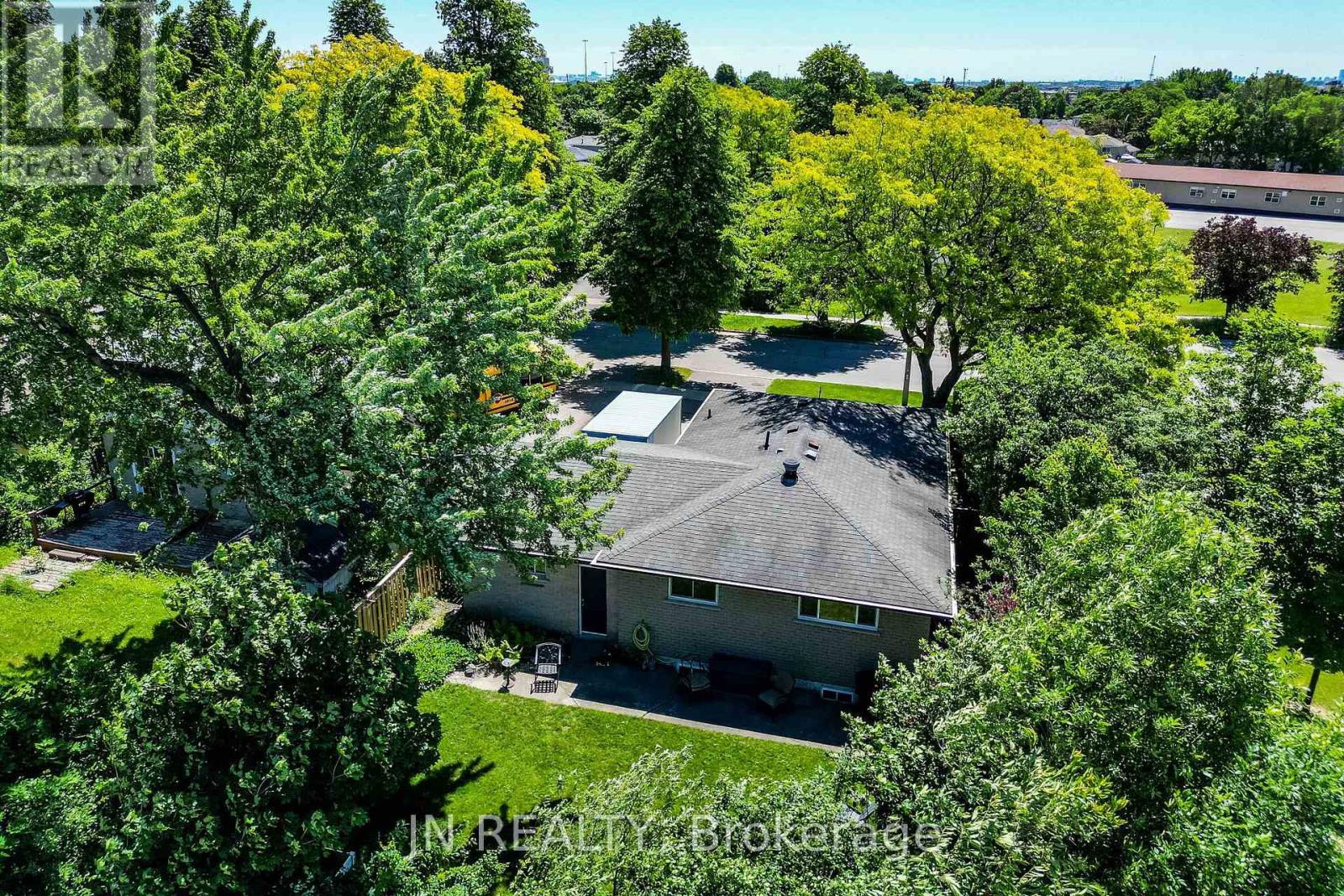 32 Barkwood Court, Brampton, Ontario  L6V 2C3 - Photo 39 - W13483846