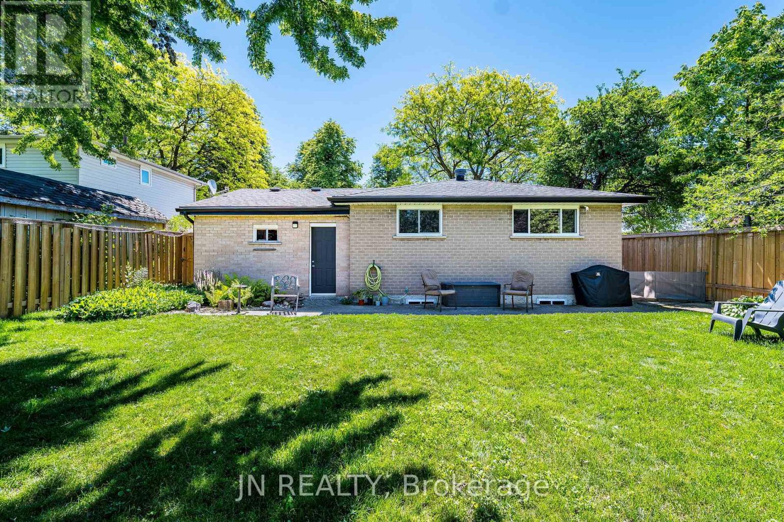 32 Barkwood Court, Brampton, Ontario  L6V 2C3 - Photo 35 - W13483846