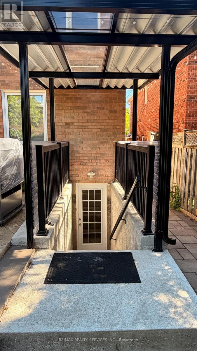 3412 Marmac Crescent, Mississauga, Ontario  L5L 4Z8 - Photo 2 - W13484808