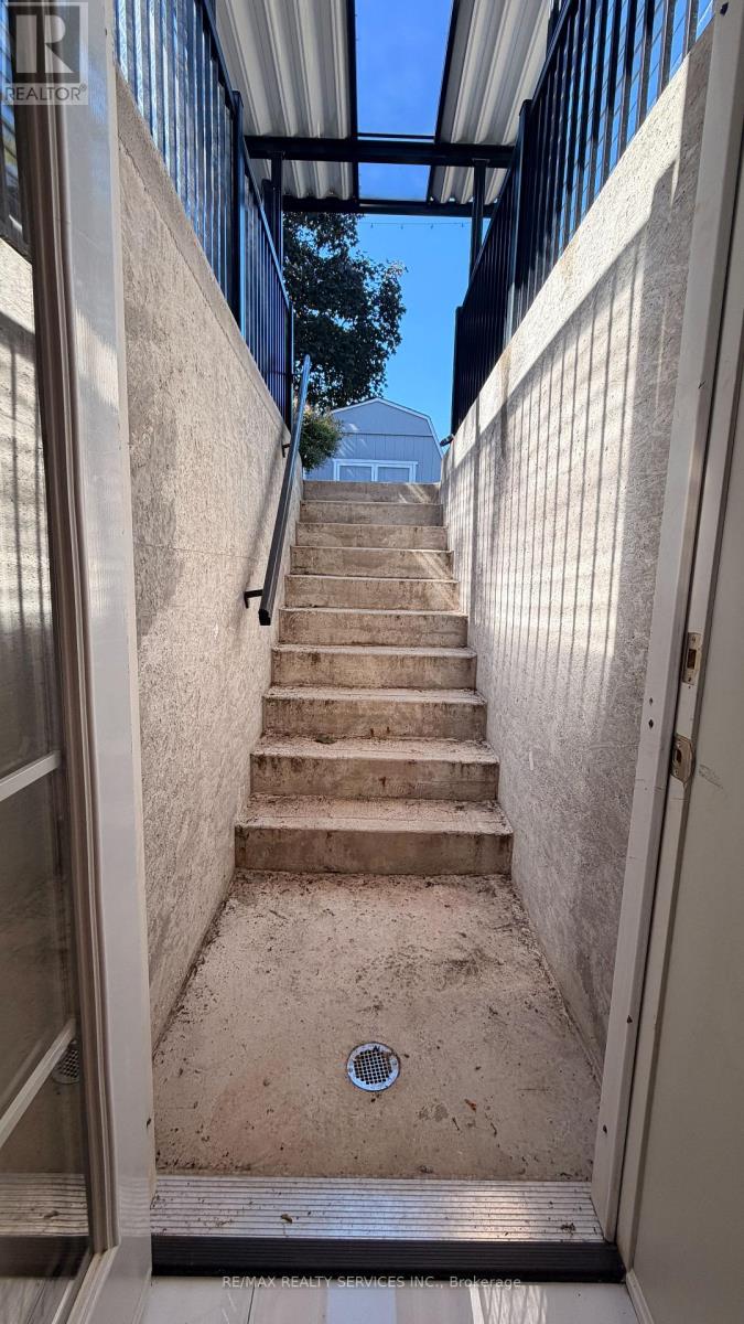 3412 Marmac Crescent, Mississauga, Ontario  L5L 4Z8 - Photo 3 - W13484808