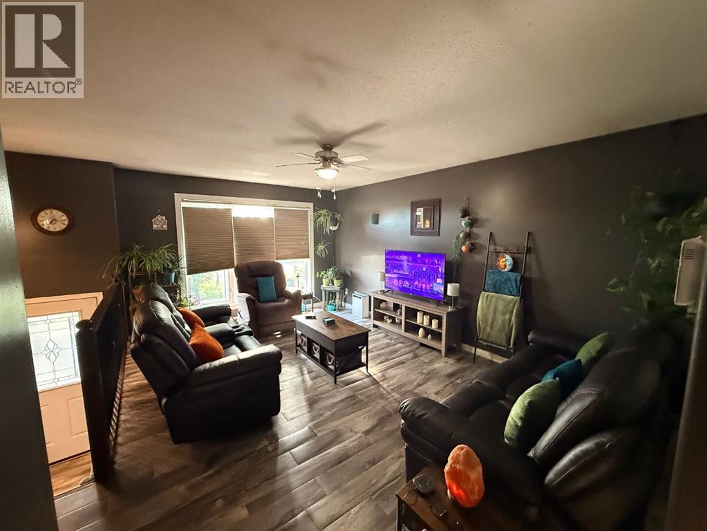 205 4 Street W, Lashburn, Saskatchewan  S0M 1H0 - Photo 4 - A2322671