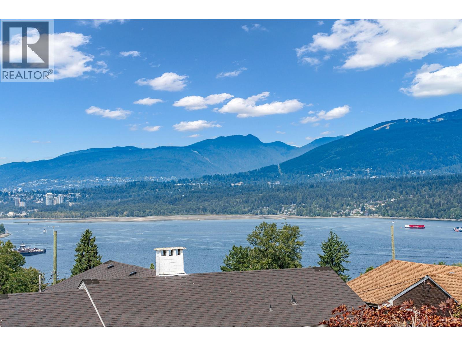 7238 Braeside Drive, Burnaby, British Columbia  V5A 1E8 - Photo 2 - R3139466