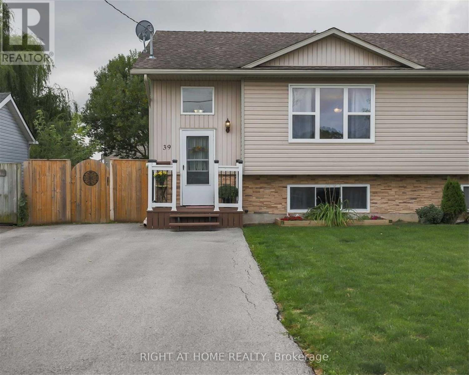 39 Cumming Street, St. Catharines, Ontario  L2S 1H8 - Photo 2 - X13484710