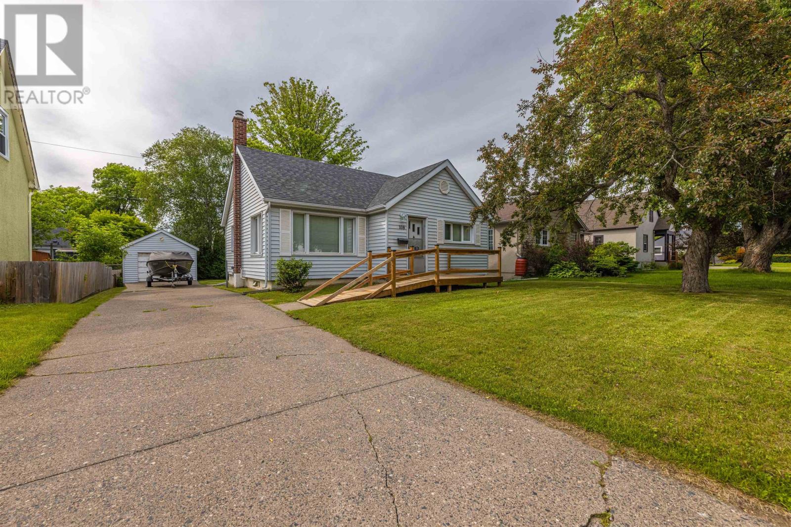 108 Hill ST S, Thunder Bay, Ontario