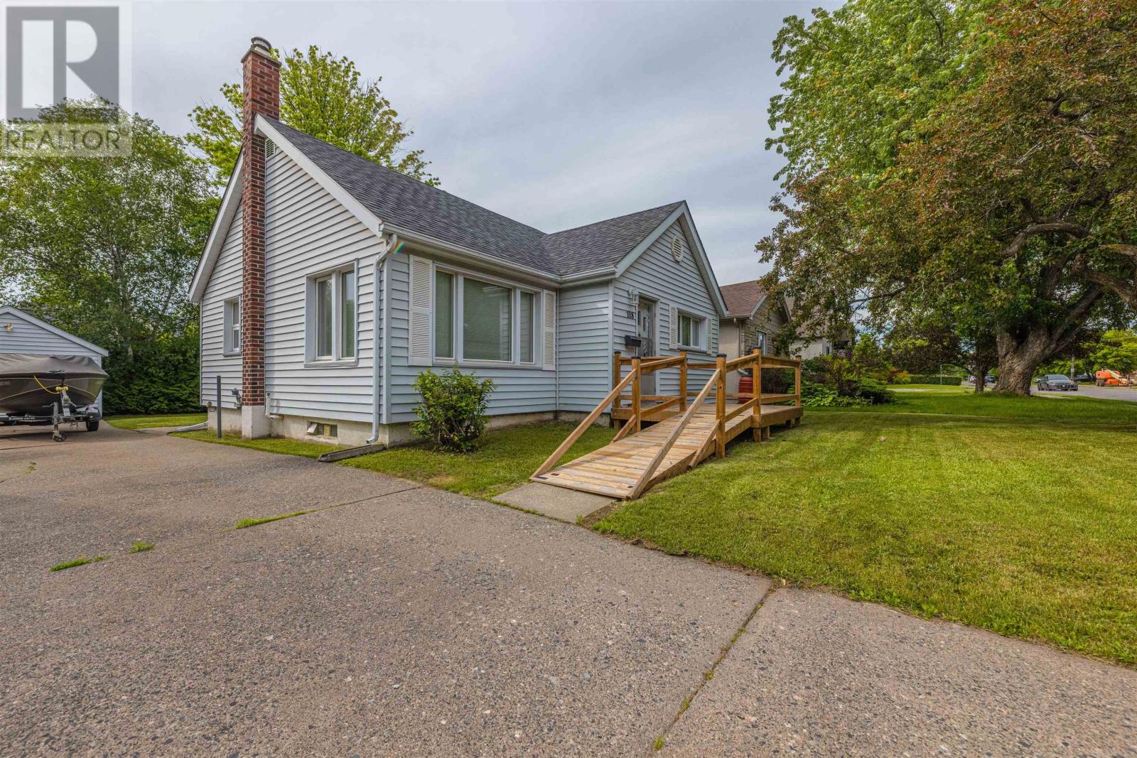 108 Hill St S, Thunder Bay, Ontario  P7B 3V1 - Photo 3 - TB2601682