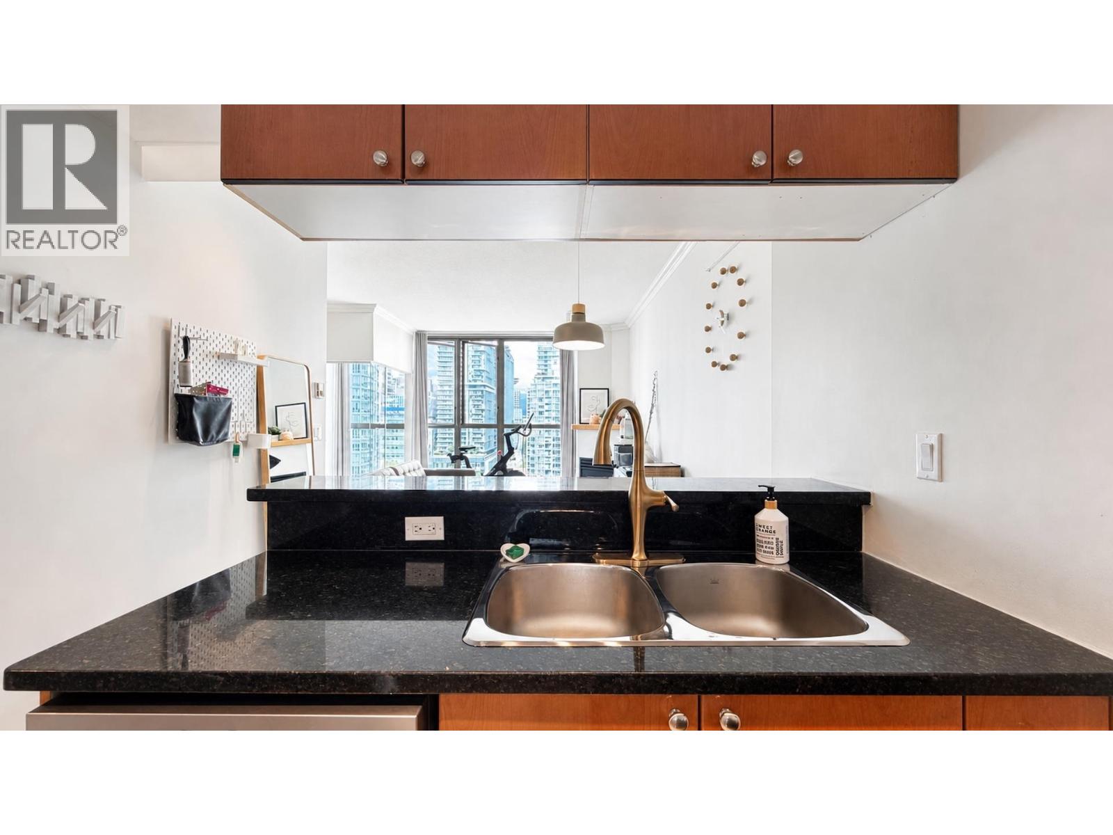 1702 928 Richards Street, Vancouver, British Columbia  V6B 6P6 - Photo 11 - R3139415