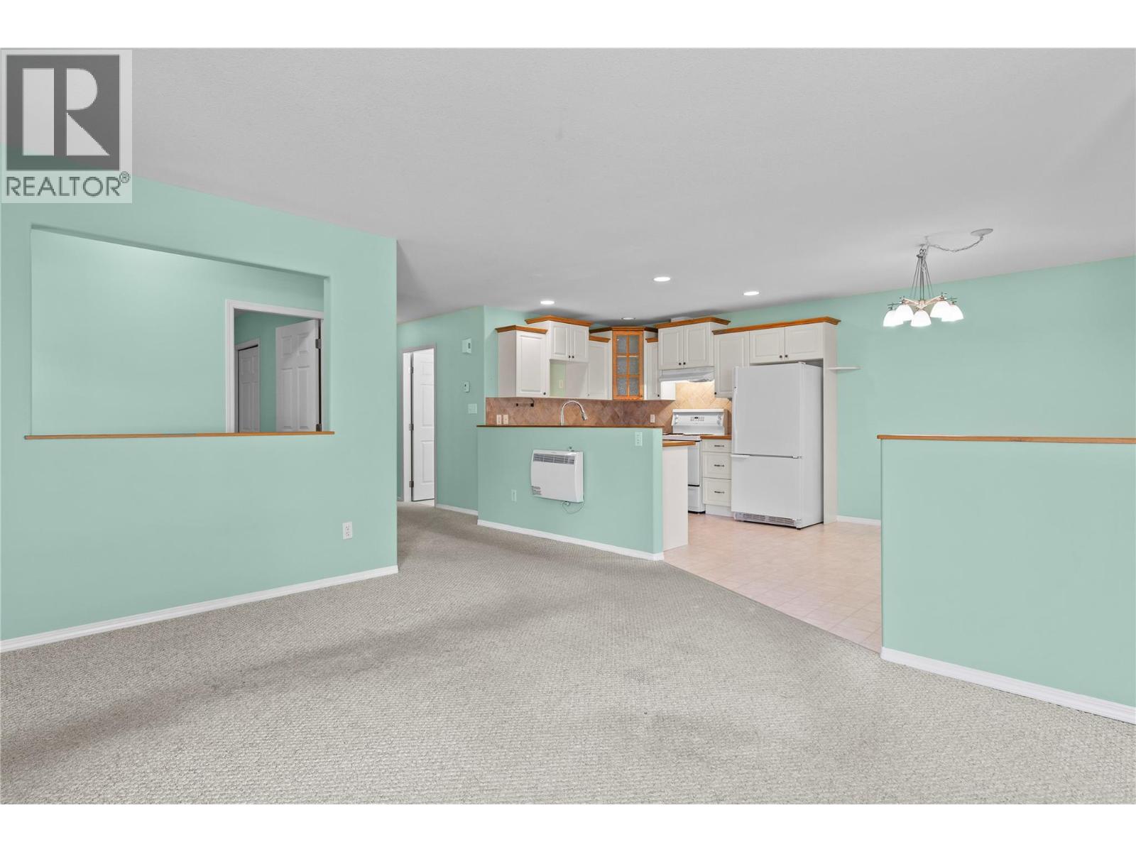 111 Harbourfront Drive NW, Salmon Arm, British Columbia  V1E 1A3 - Photo 15 - 10392343