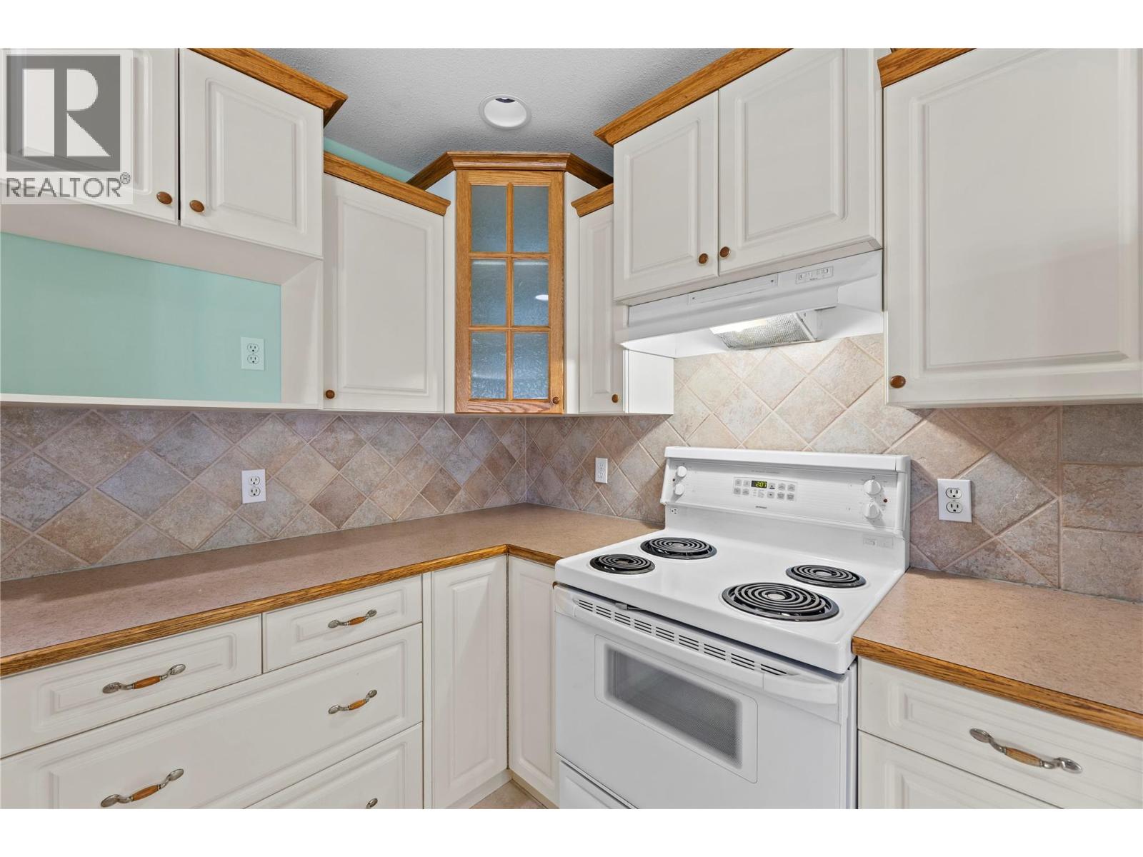 111 Harbourfront Drive NW, Salmon Arm, British Columbia  V1E 1A3 - Photo 20 - 10392343