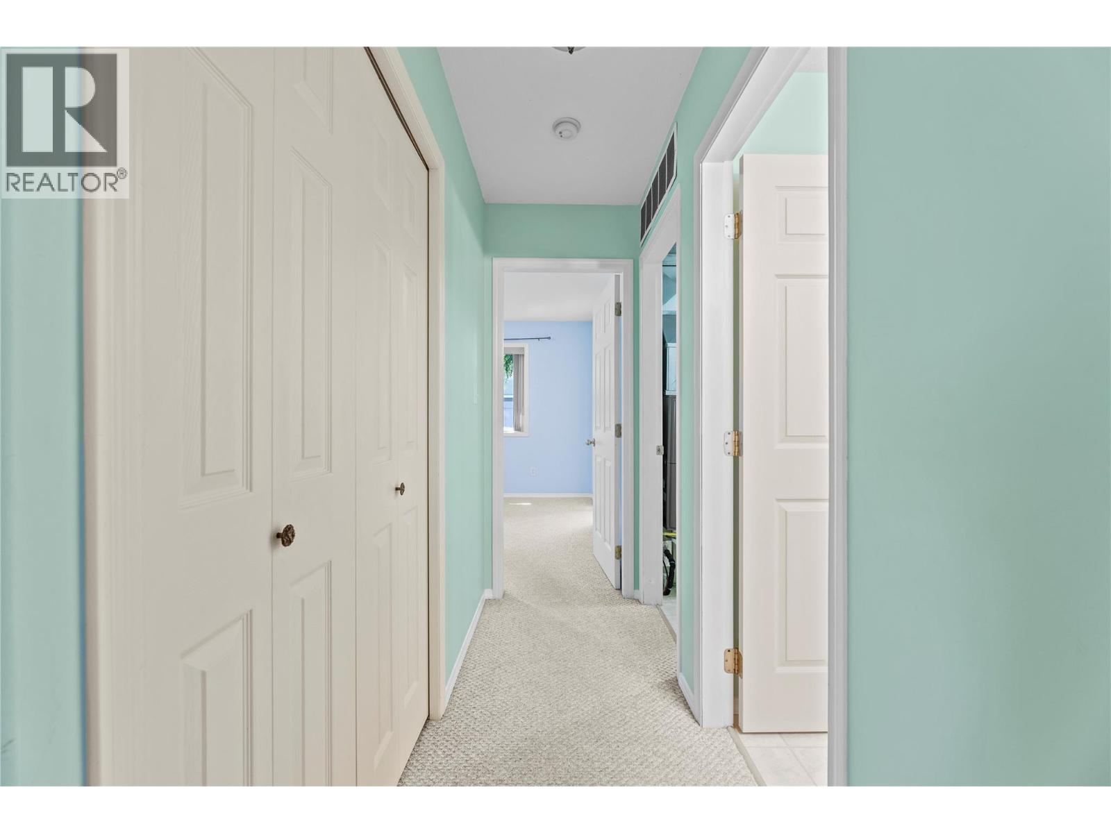 111 Harbourfront Drive NW, Salmon Arm, British Columbia  V1E 1A3 - Photo 27 - 10392343