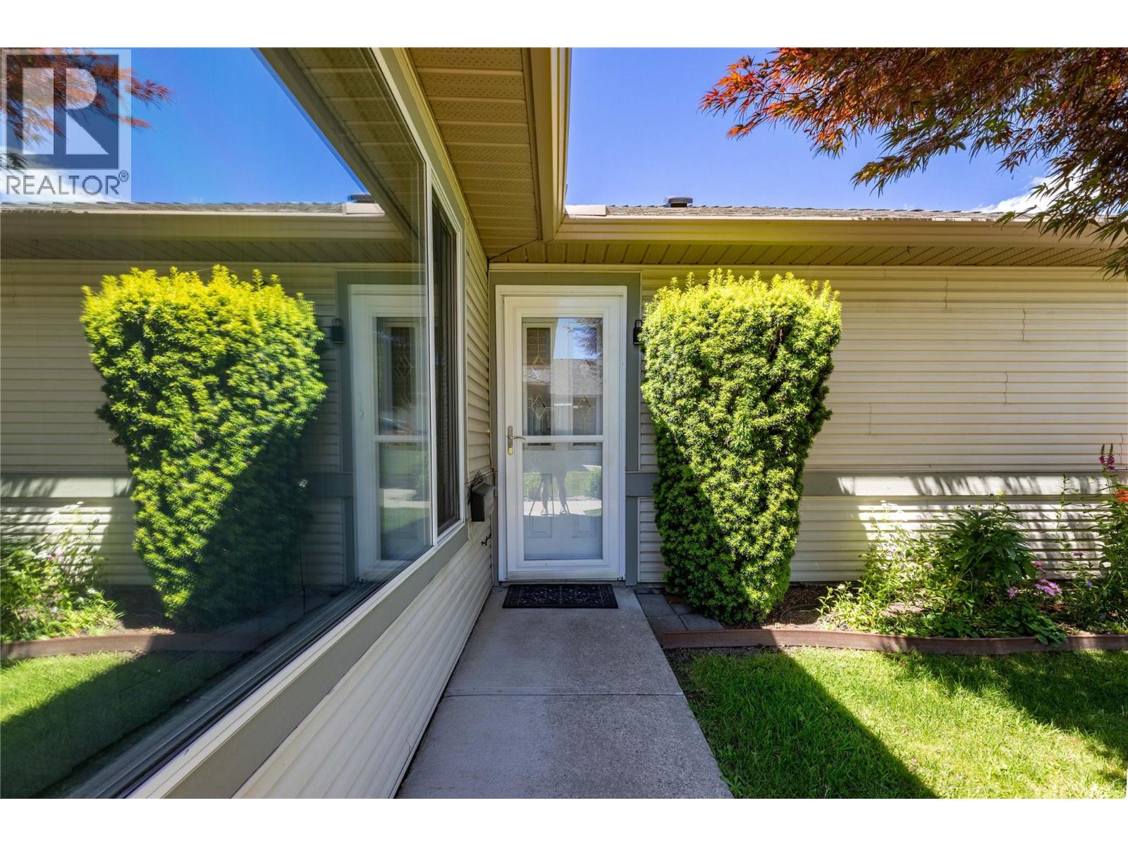 111 Harbourfront Drive NW, Salmon Arm, British Columbia  V1E 1A3 - Photo 9 - 10392343