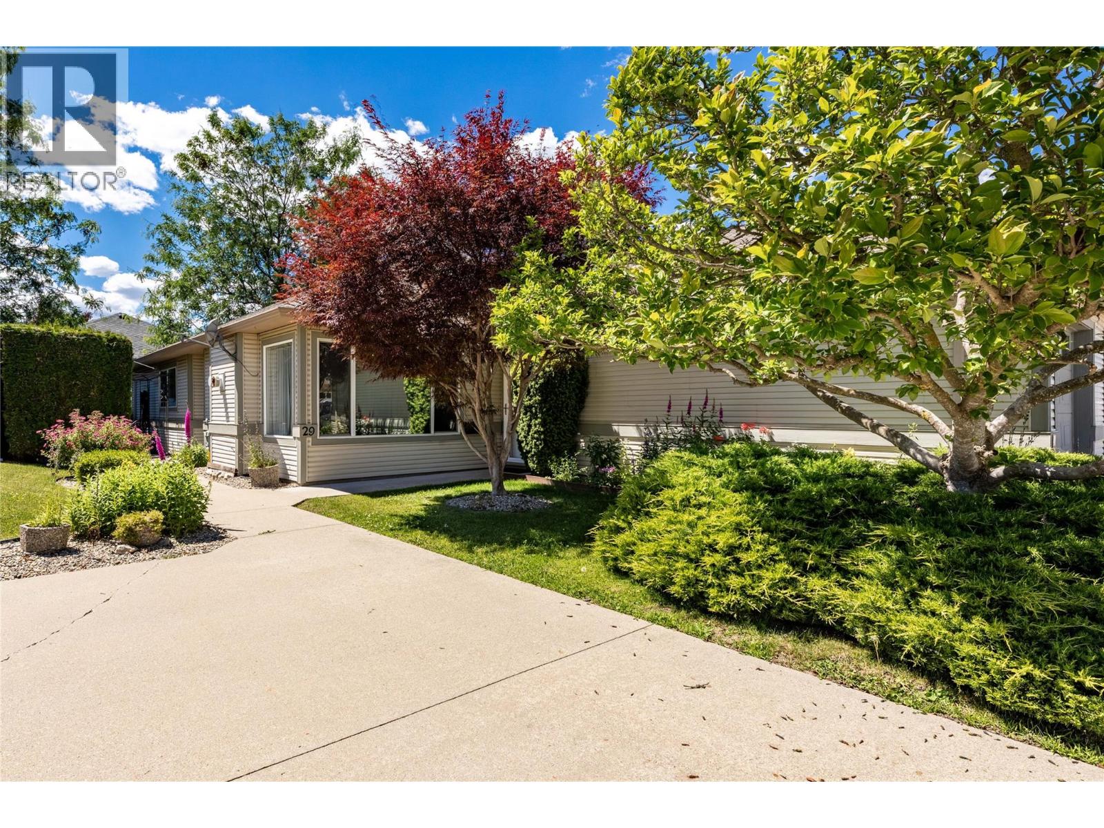 111 Harbourfront Drive NW, Salmon Arm, British Columbia  V1E 1A3 - Photo 2 - 10392343