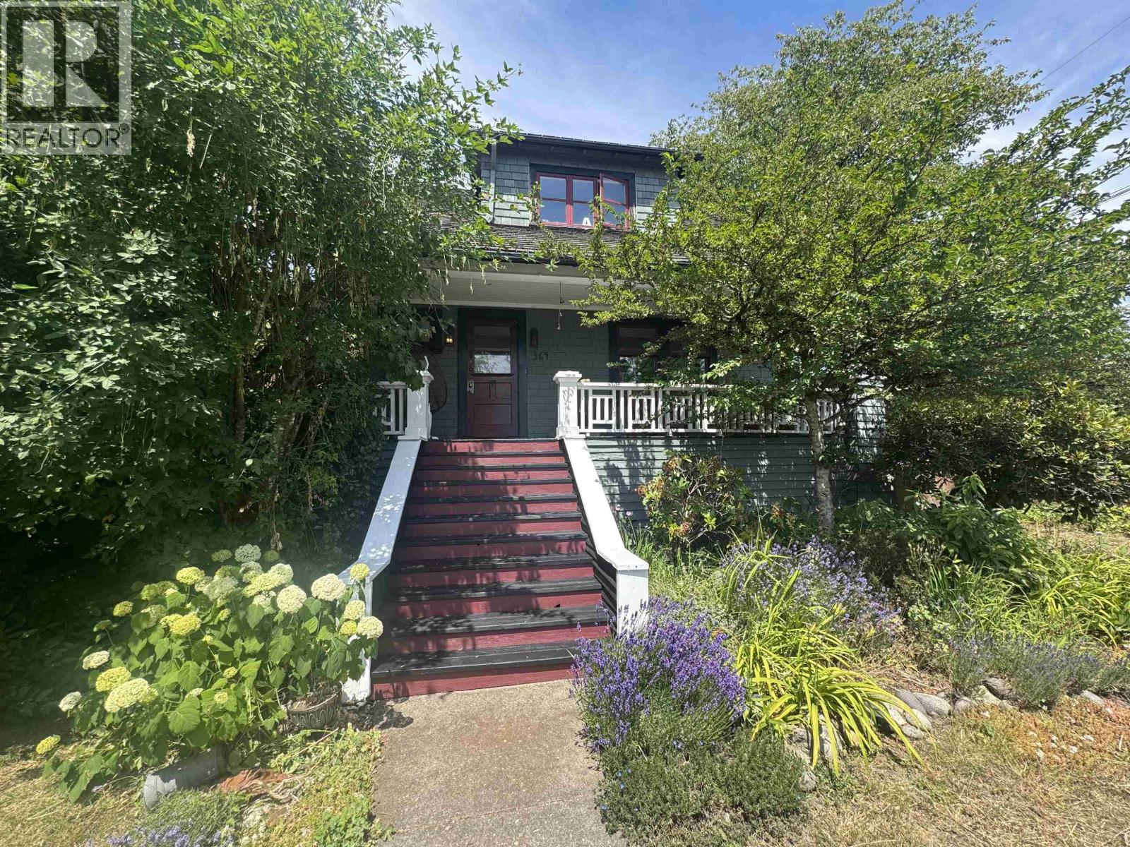 364 E 14th Street, North Vancouver, British Columbia  V7L 2N6 - Photo 2 - R3139517