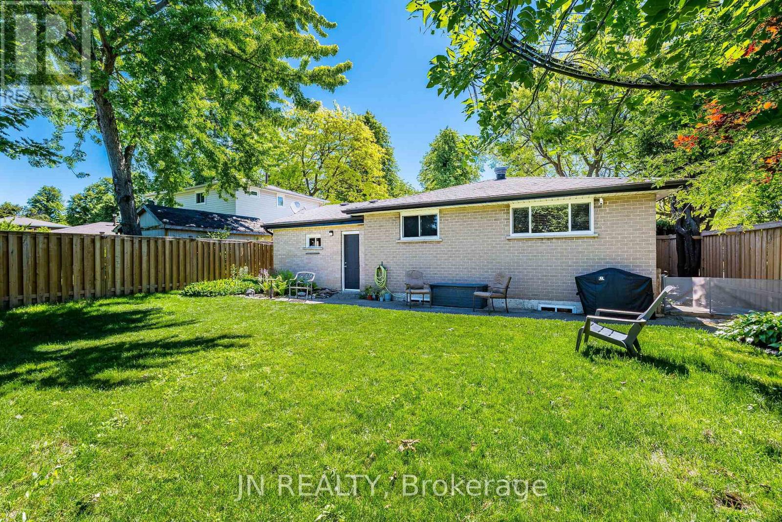 32 Barkwood Court, Brampton, Ontario  L6V 2C3 - Photo 39 - W13483846