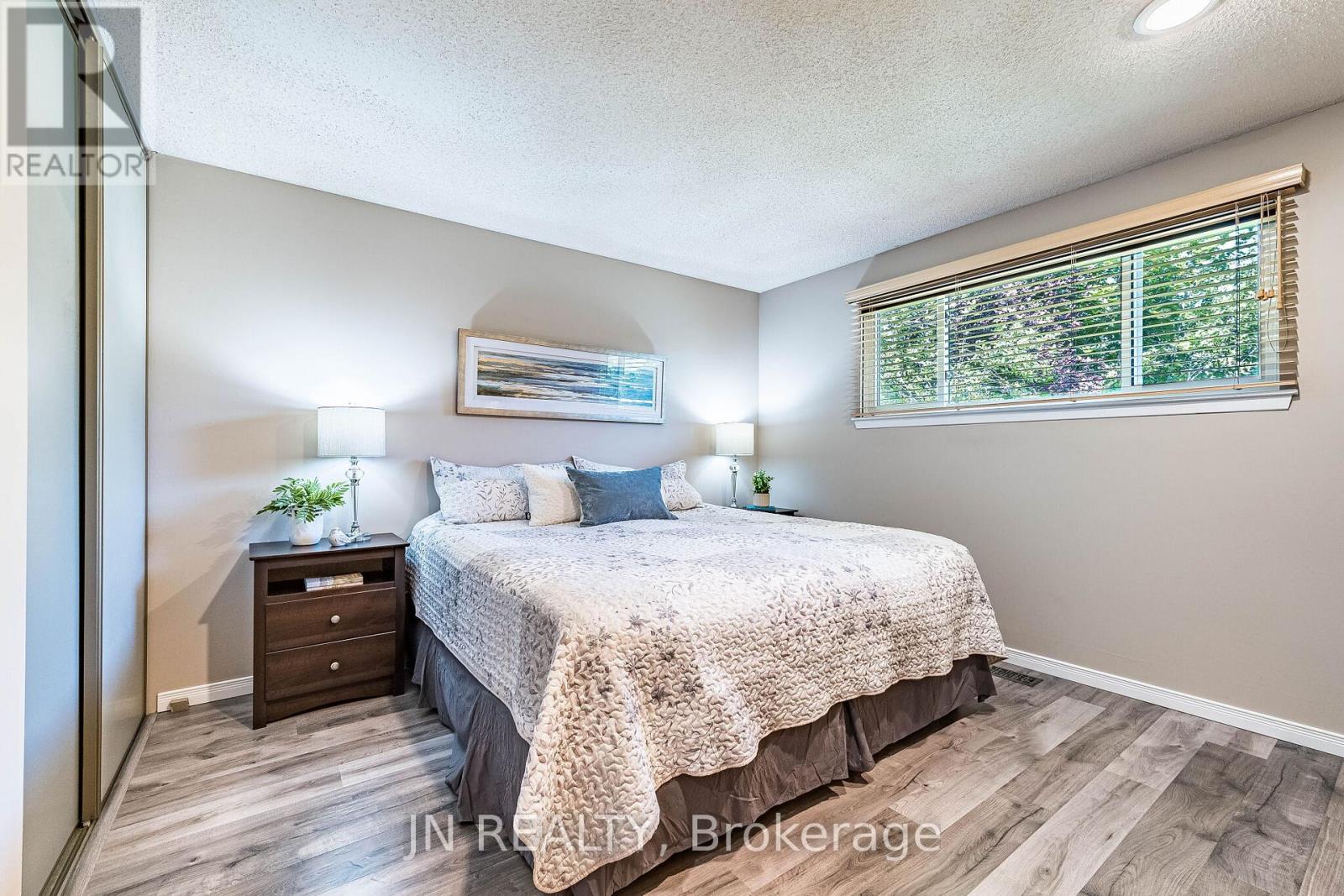 32 Barkwood Court, Brampton, Ontario  L6V 2C3 - Photo 21 - W13483846