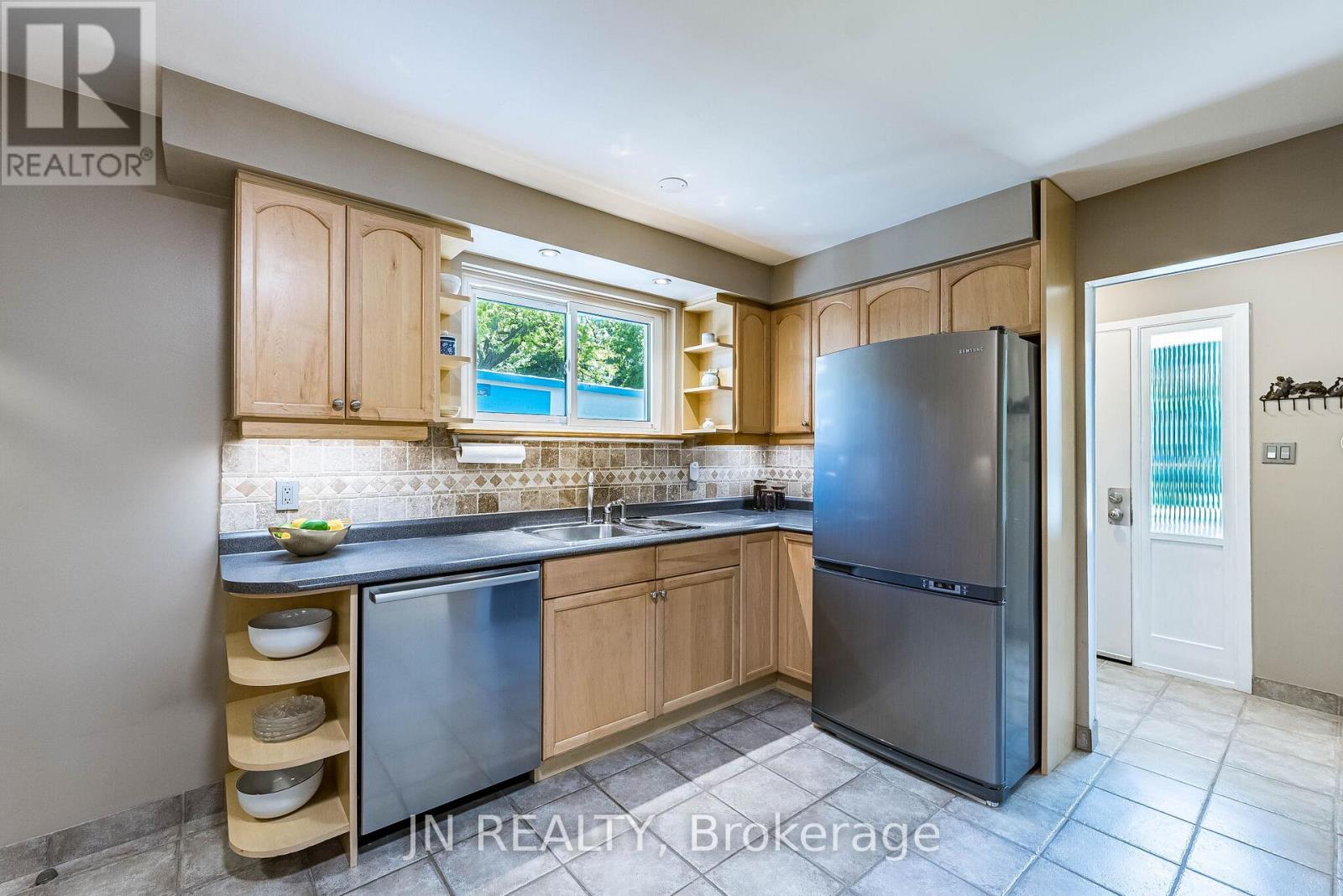 32 Barkwood Court, Brampton, Ontario  L6V 2C3 - Photo 19 - W13483846