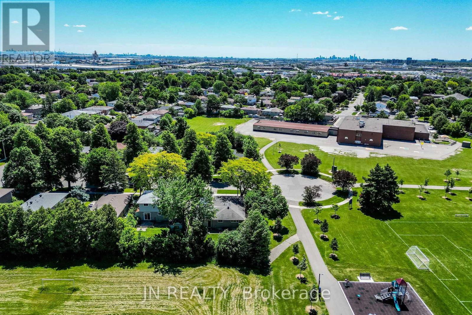 32 Barkwood Court, Brampton, Ontario  L6V 2C3 - Photo 47 - W13483846