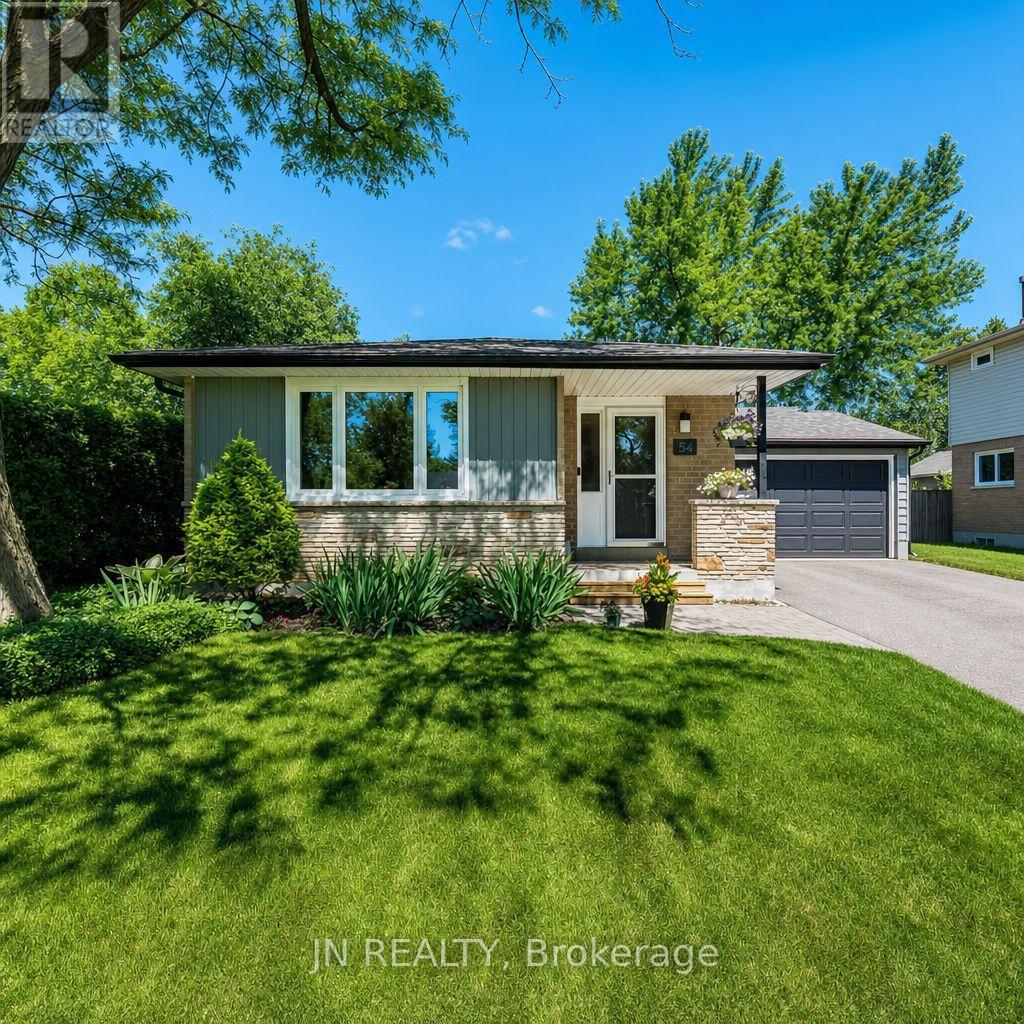 32 Barkwood Court, Brampton, Ontario  L6V 2C3 - Photo 3 - W13483846