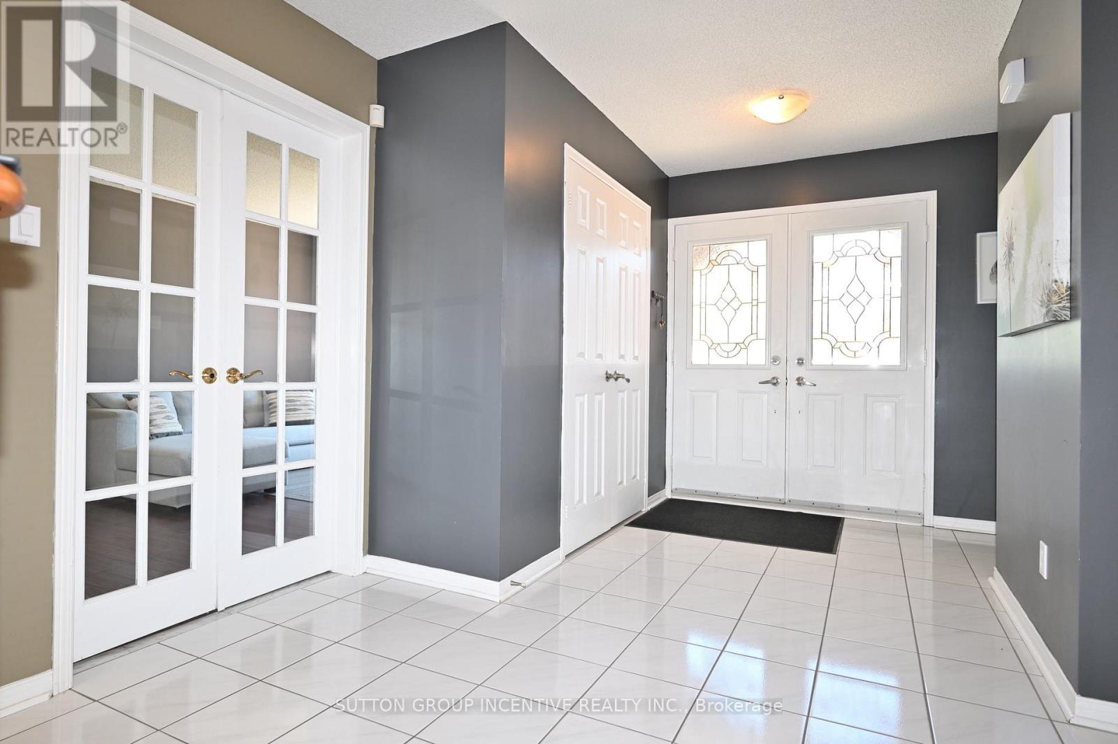 98 Cardinal Street, Barrie, Ontario  L4M 6E3 - Photo 4 - S13485014