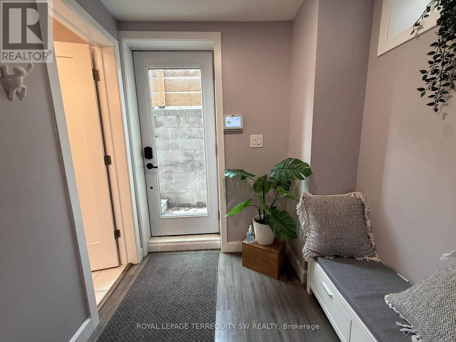 1 Lower - 2134 Dundas Street W, Toronto, Ontario  M6R 1X2 - Photo 4 - W13476932