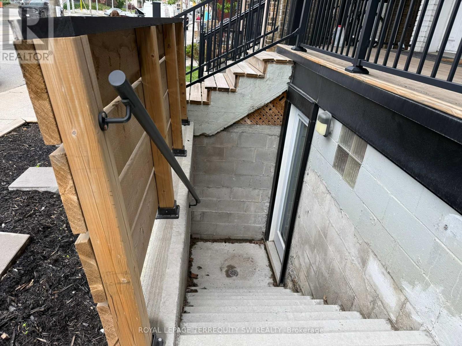 1 Lower - 2134 Dundas Street W, Toronto, Ontario  M6R 1X2 - Photo 3 - W13476932