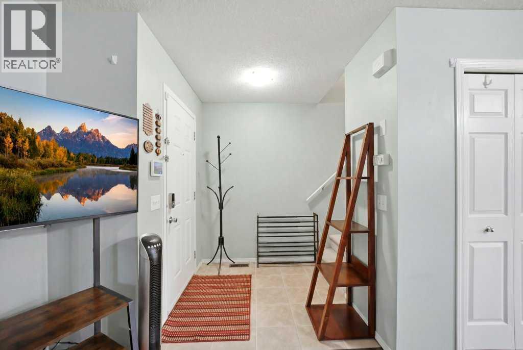 319 Everstone Drive Sw, Calgary, Alberta  T2Y 5A2 - Photo 7 - A2322552