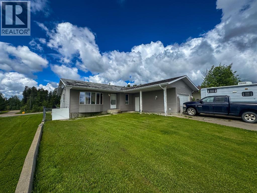 21 Tressa Street, Swan Hills, Alberta  T0G 2C0 - Photo 1 - A2286176