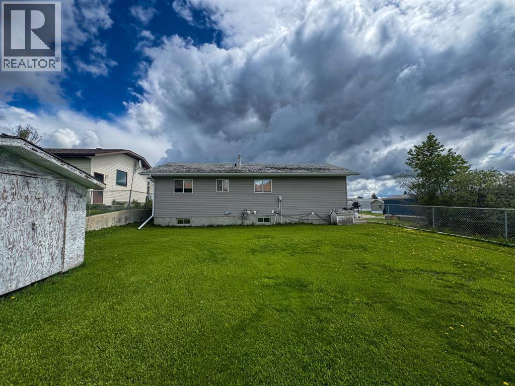 21 Tressa Street, Swan Hills, Alberta  T0G 2C0 - Photo 2 - A2286176