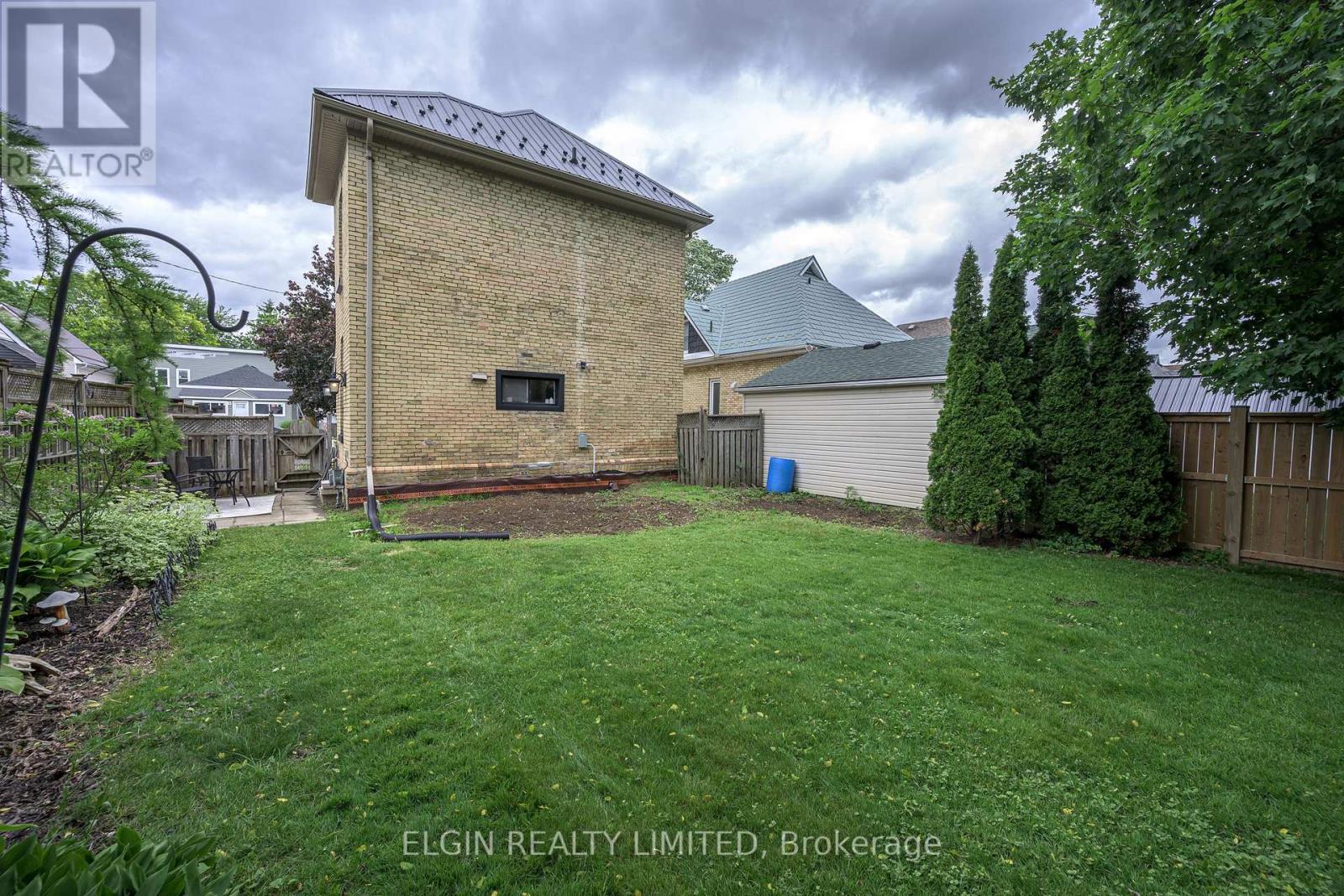 25 Locust Street, St. Thomas, Ontario  N5R 2C2 - Photo 7 - X13485300