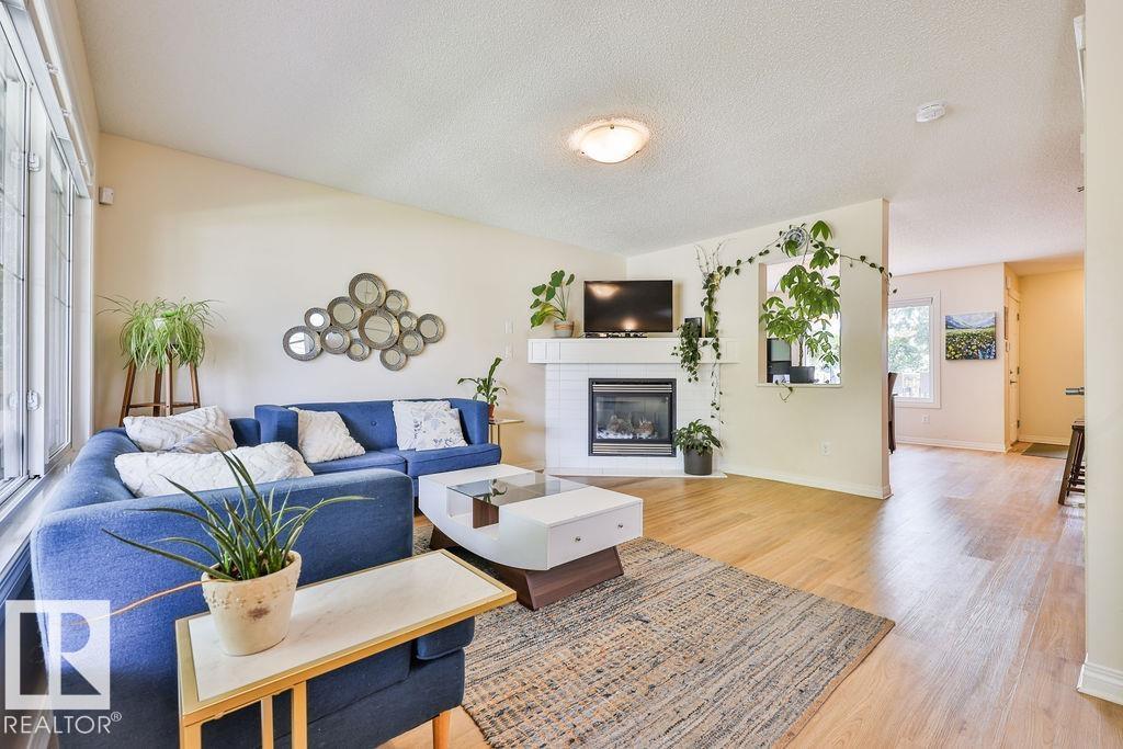 8760 STEIN LN NW, Edmonton, Alberta