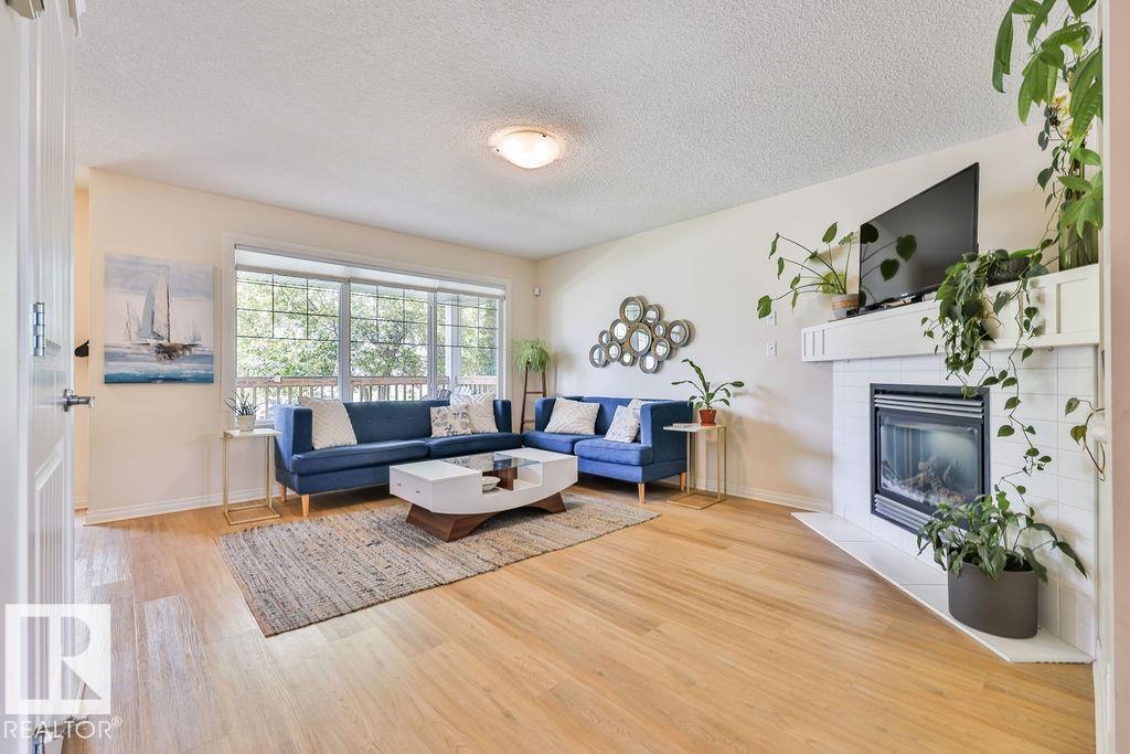 8760 Stein Ln NW, Edmonton, Alberta  T6R 0L5 - Photo 2 - E4495391